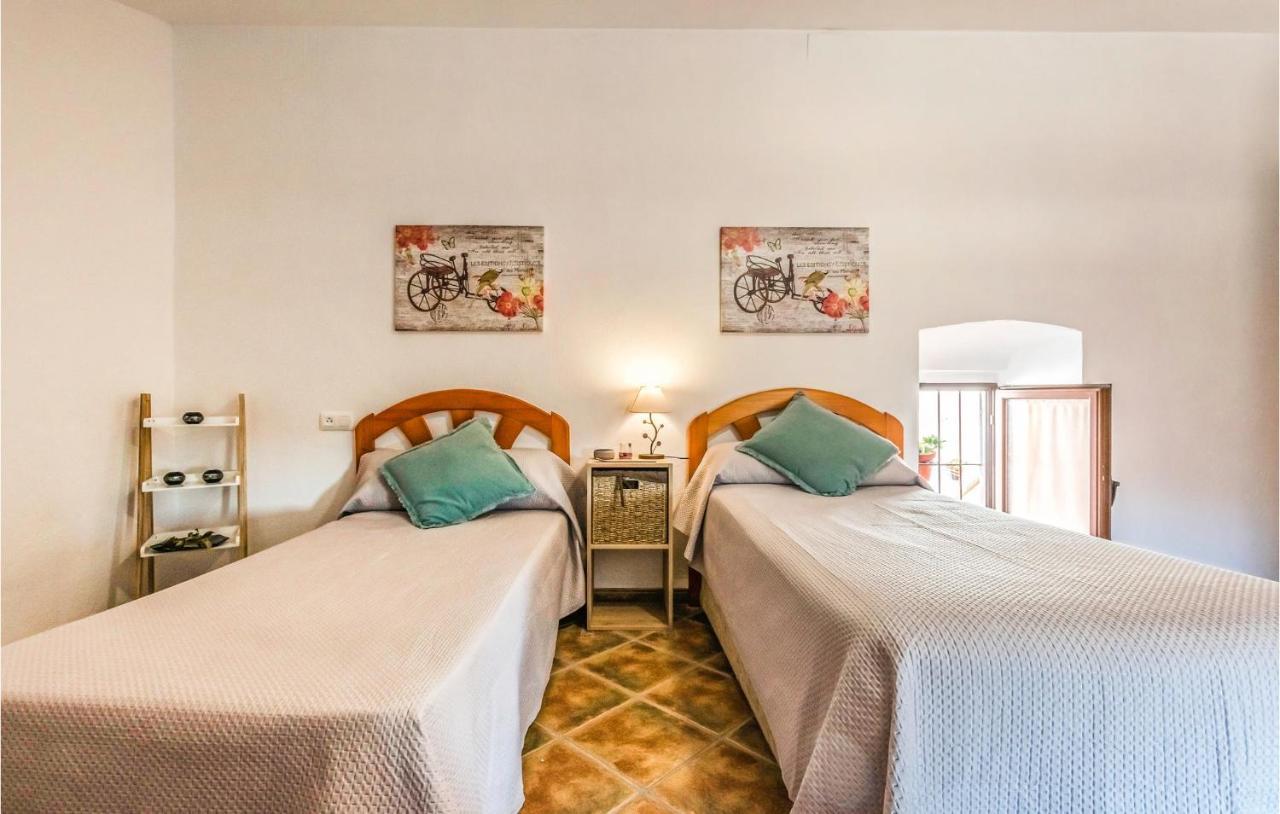 Pet Friendly Home In Hornachuelos With Kitchen Екстер'єр фото