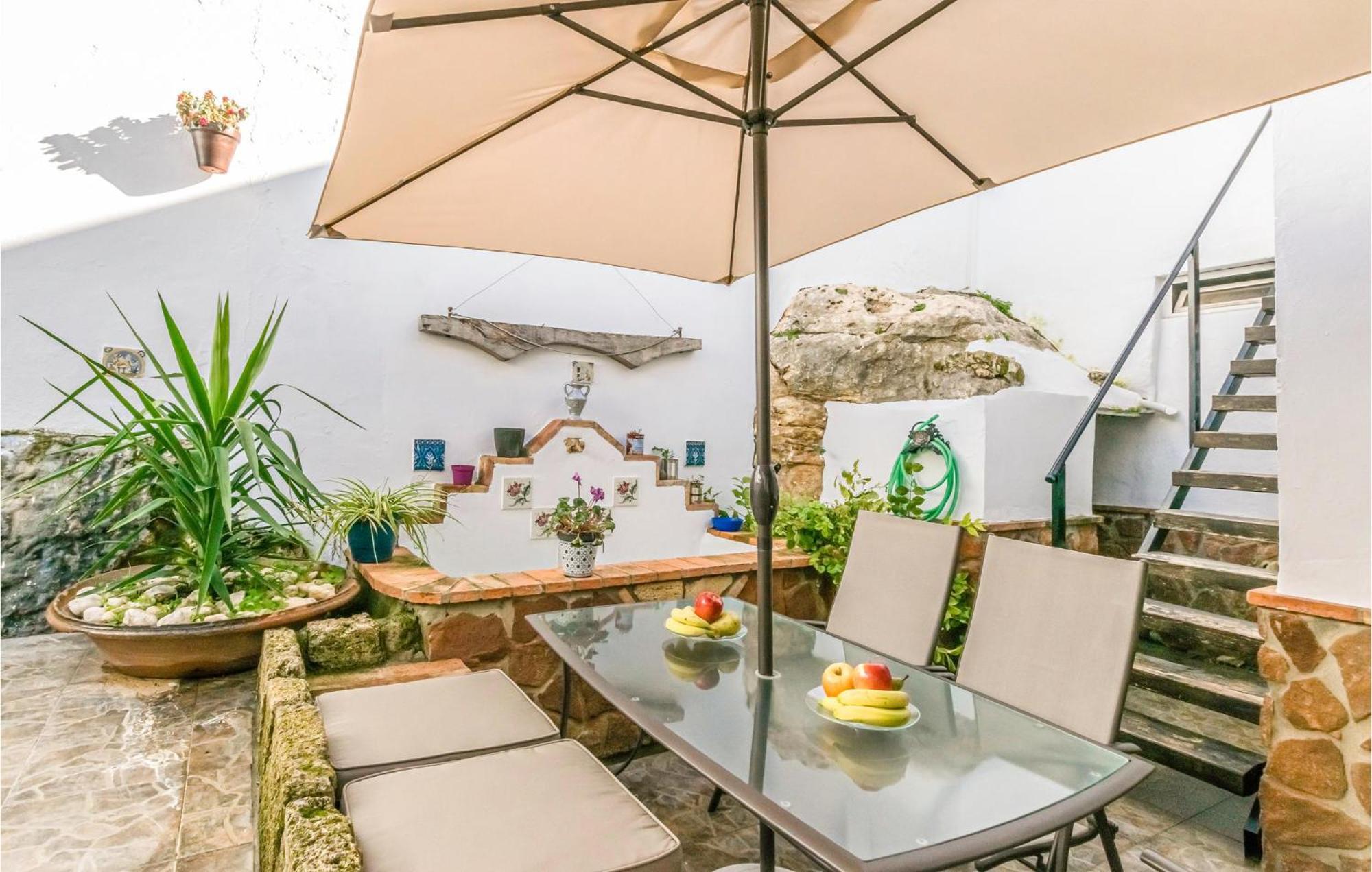 Pet Friendly Home In Hornachuelos With Kitchen Екстер'єр фото